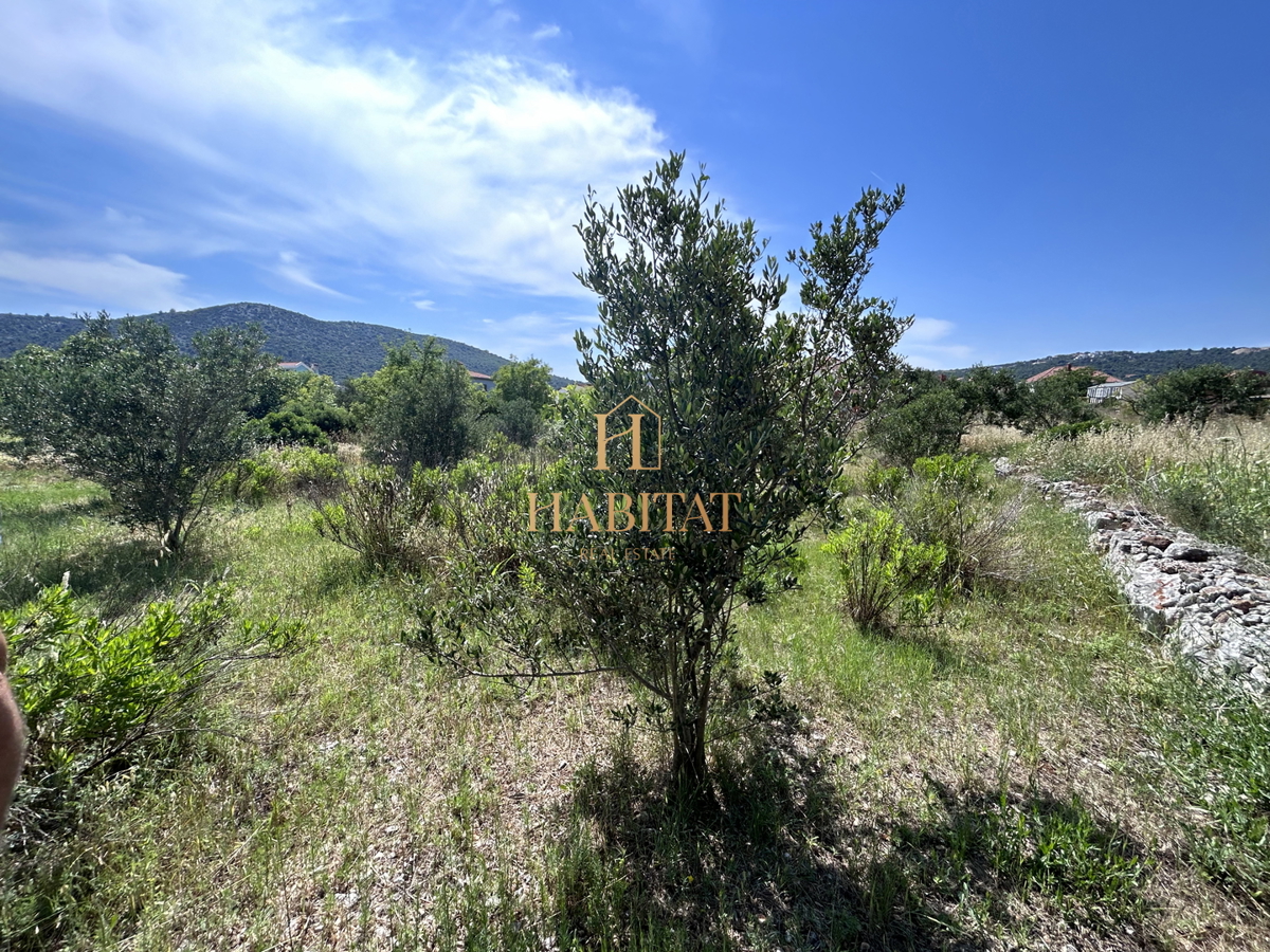 Dalmazia, Vinišće, terreno edificabile 1252m2, vista mare dal primo piano, ottima posizione, 80m dal mare