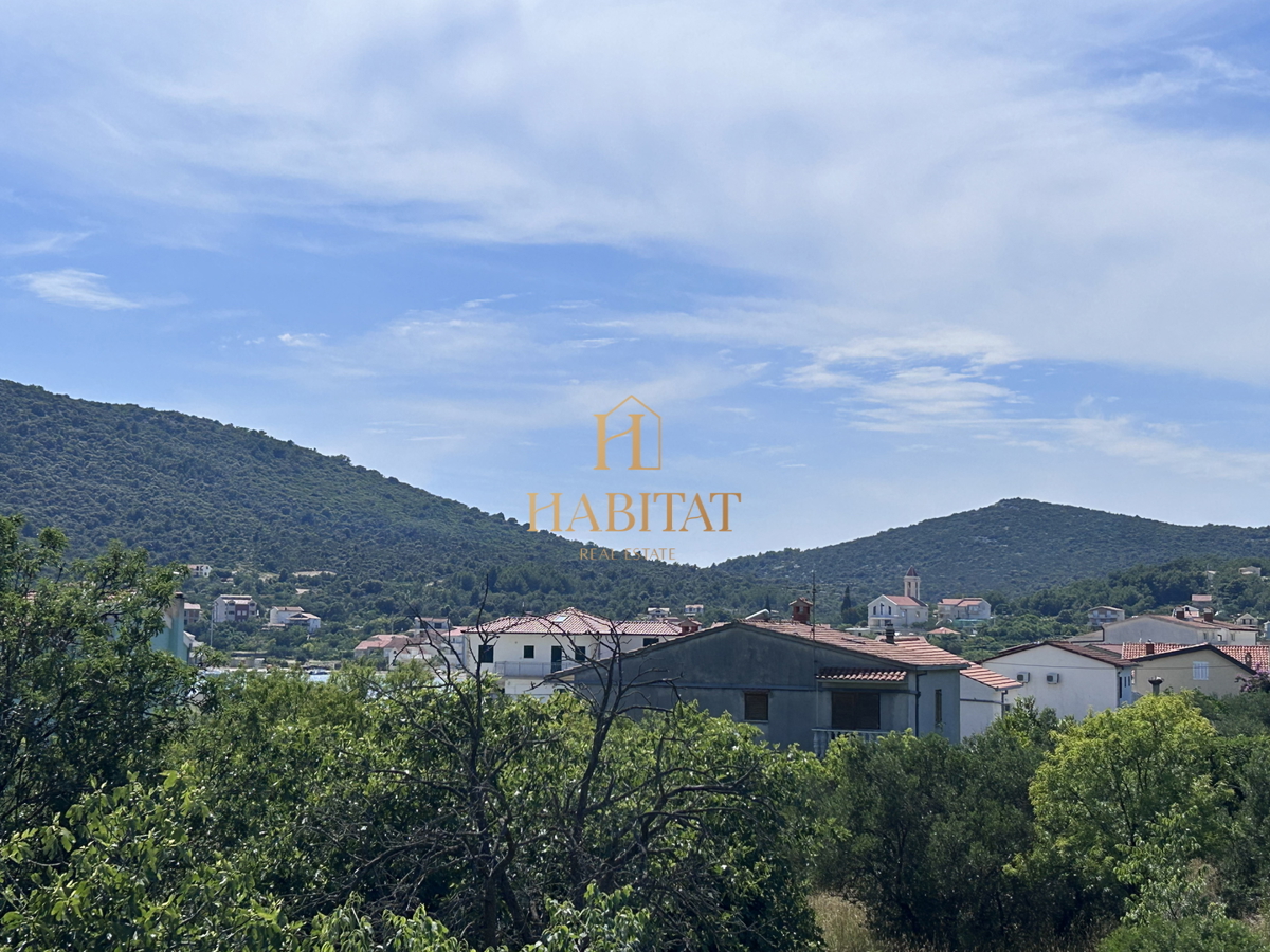 Dalmazia, Vinišće, terreno edificabile 1252m2, vista mare dal primo piano, ottima posizione, 80m dal mare