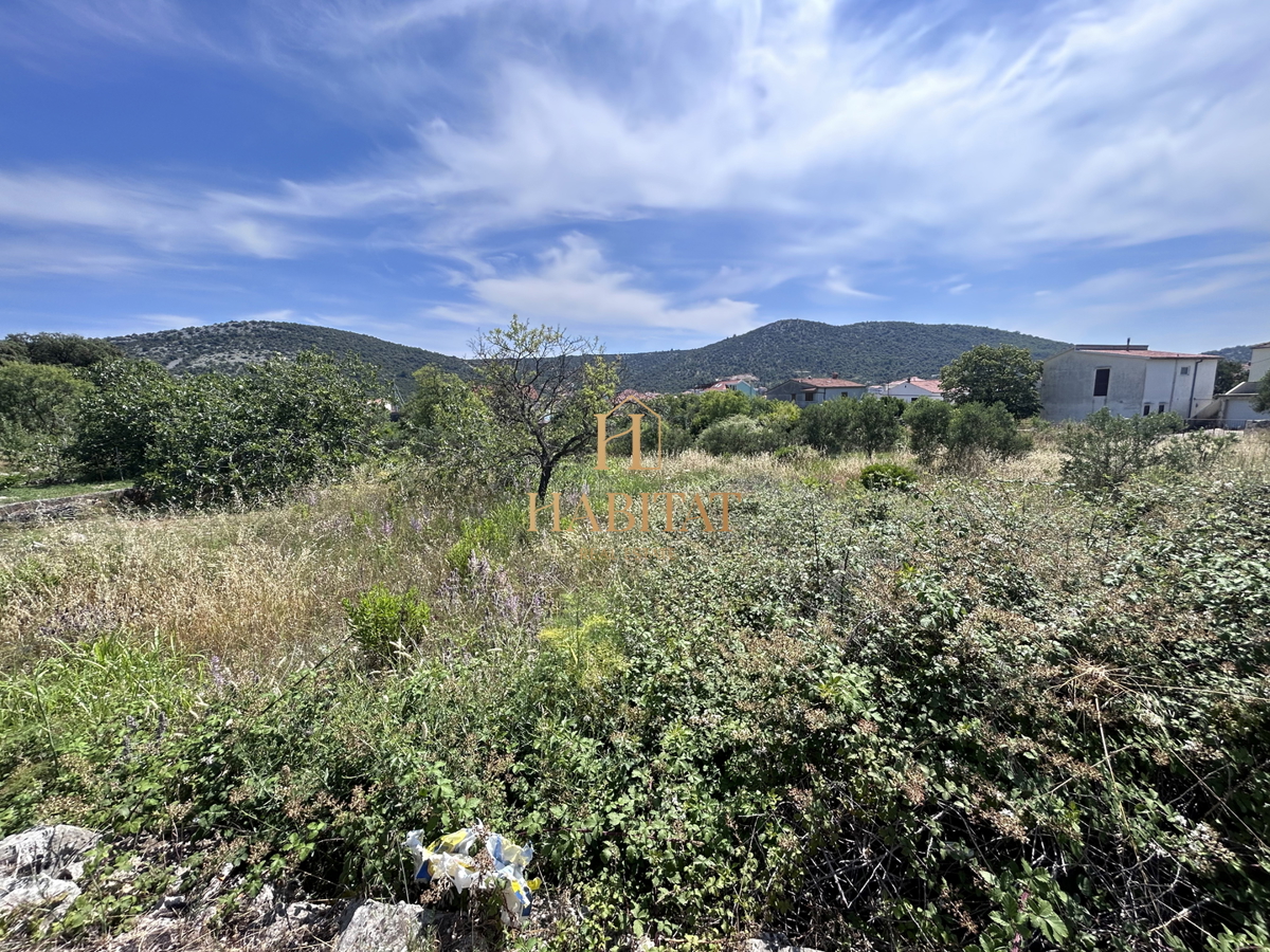 Dalmazia, Vinišće, terreno edificabile 1252m2, vista mare dal primo piano, ottima posizione, 80m dal mare