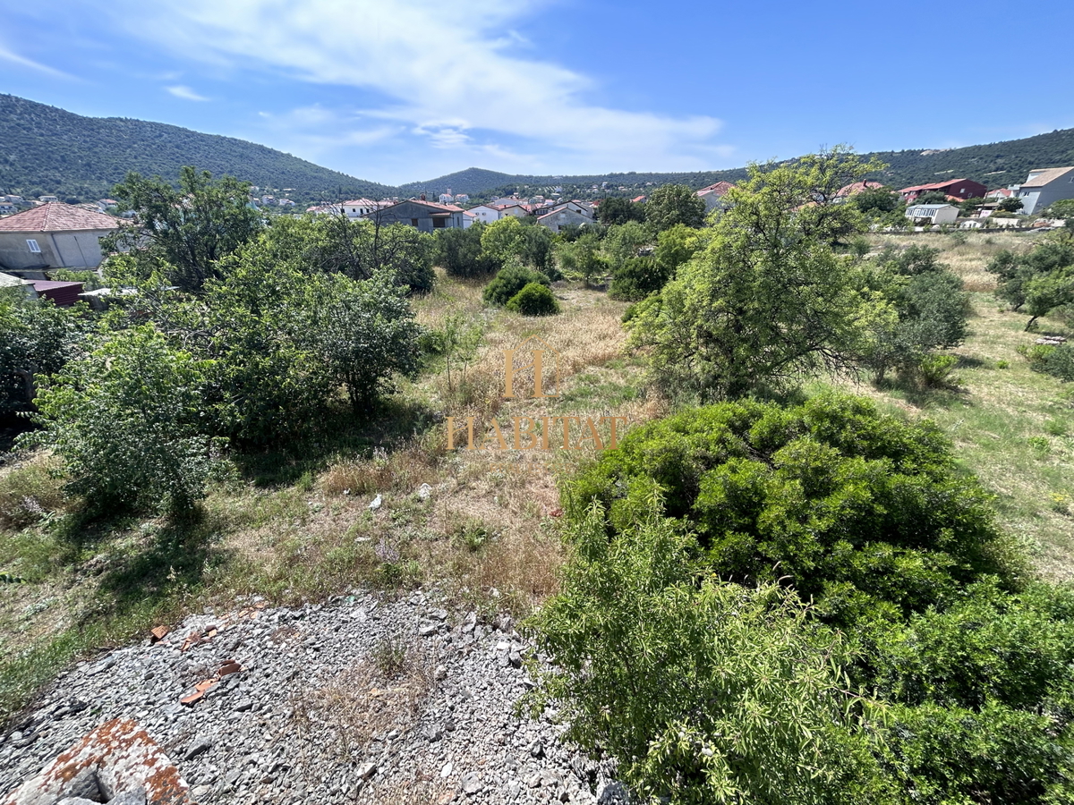 Dalmazia, Vinišće, terreno edificabile 1252m2, vista mare dal primo piano, ottima posizione, 80m dal mare