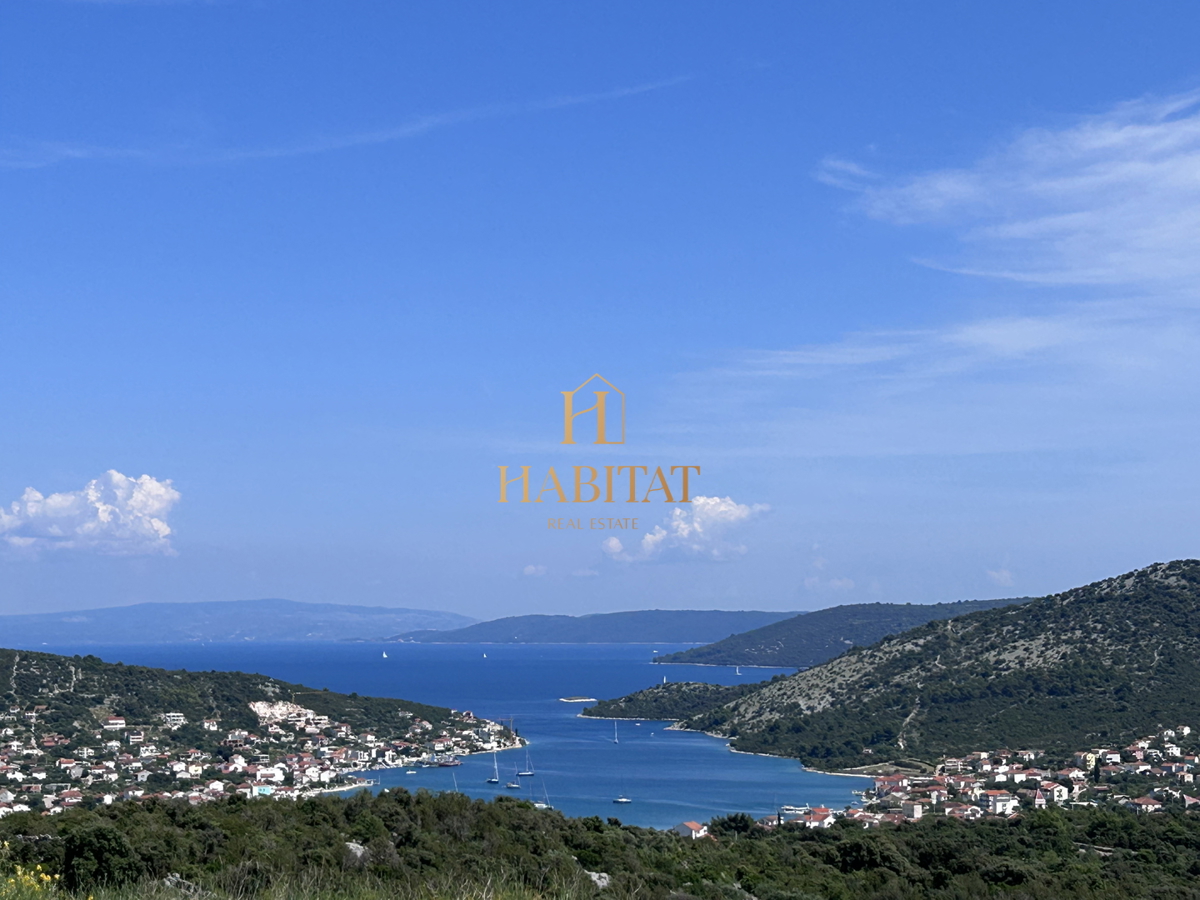 Dalmazia, Vinišće, terreno edificabile 1252m2, vista mare dal primo piano, ottima posizione, 80m dal mare