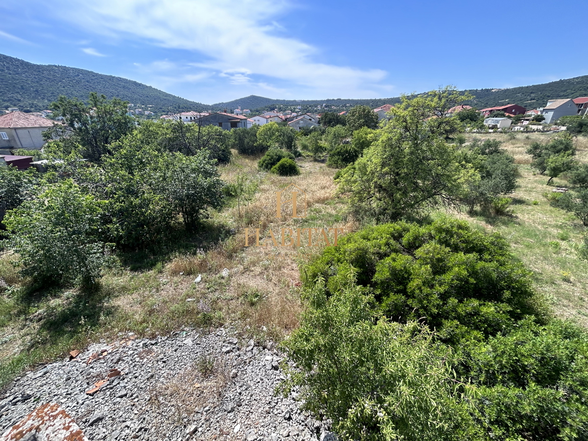 Dalmazia, Vinišće, terreno edificabile 1252m2, vista mare dal primo piano, ottima posizione, 80m dal mare
