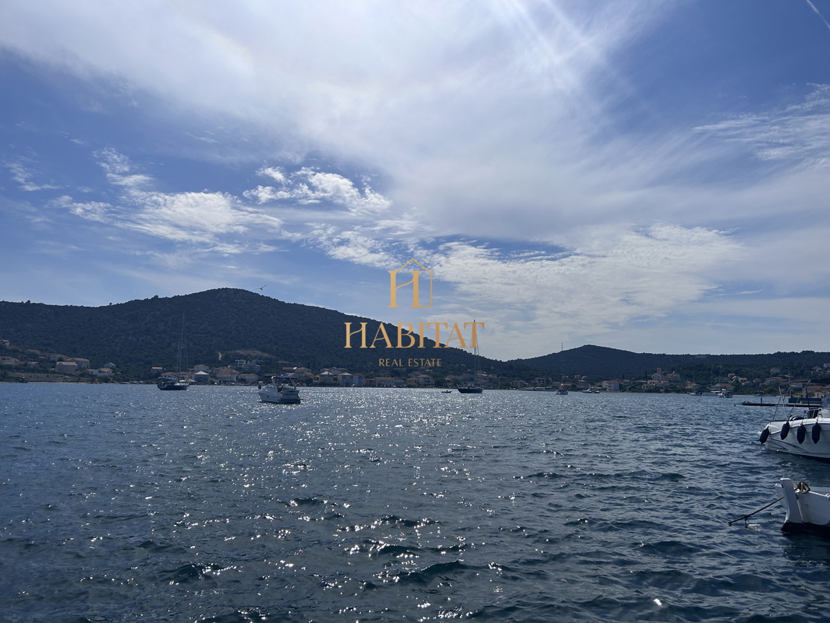 Dalmazia, Vinišće, terreno edificabile 1252m2, vista mare dal primo piano, ottima posizione, 80m dal mare