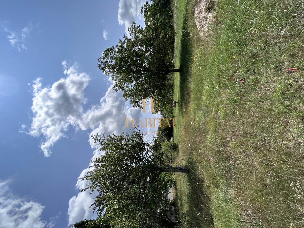 Istria, Zminj, Sostari, terreno edificabile 2201m2, elettricità, acqua, villa per le vacanze