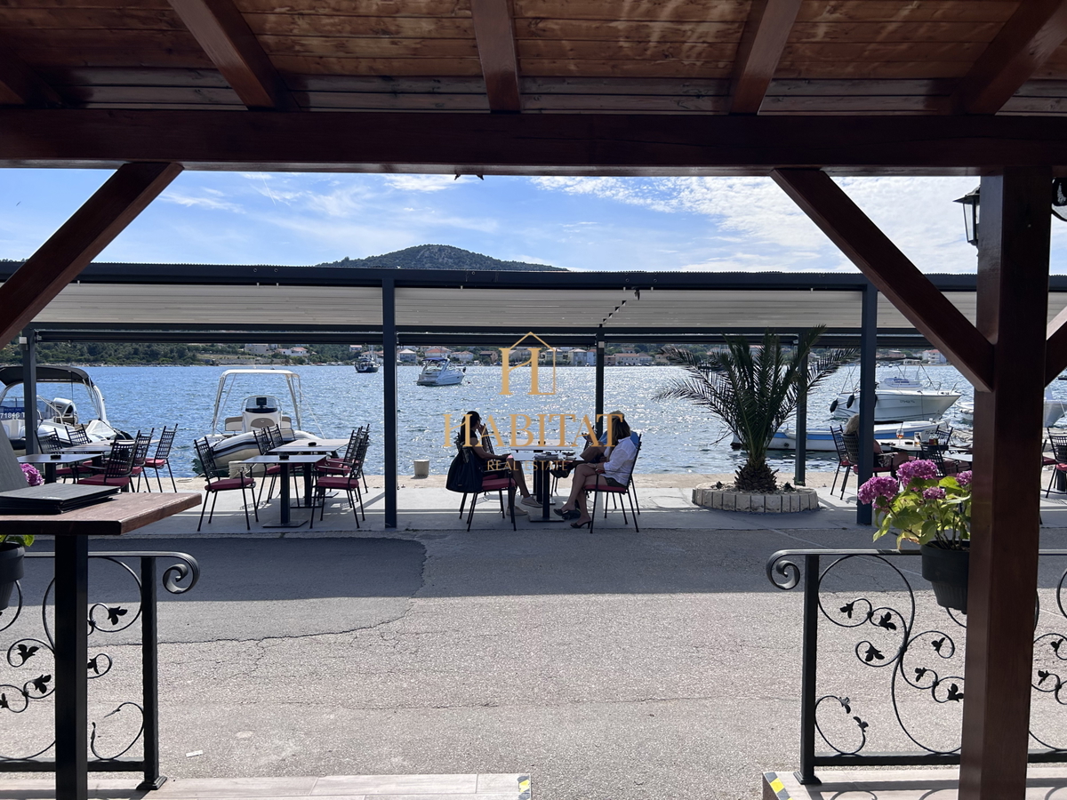 Dalmazia, Vinišće, terreno edificabile 1015m2 uso misto, elettricità e acqua accanto al terreno, splendida vista sul mare aperto