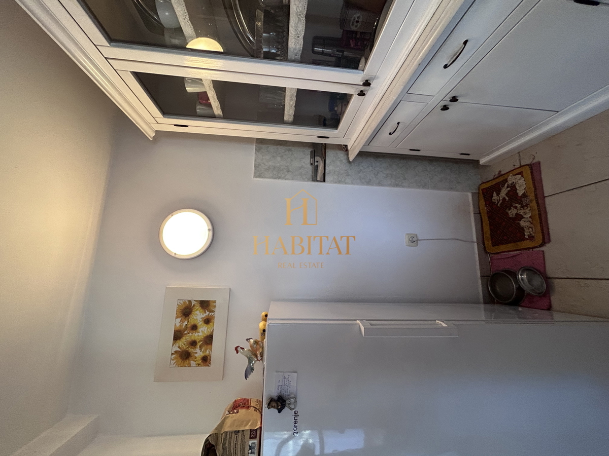 Istria, Kršin vicino a Cittanova, due appartamenti 130m2, cortile 140m2, parcheggio