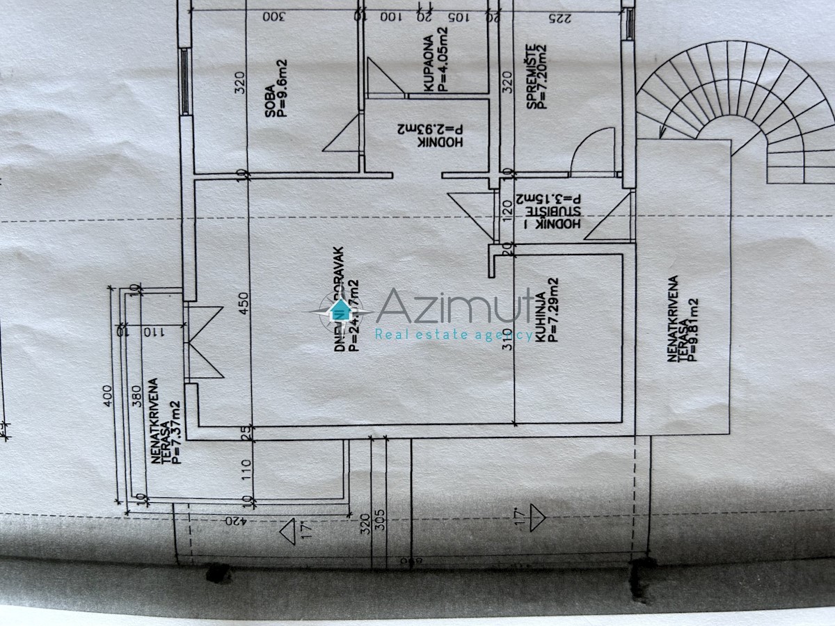 Istria, Kršin vicino a Cittanova, due appartamenti 130m2, cortile 140m2, parcheggio