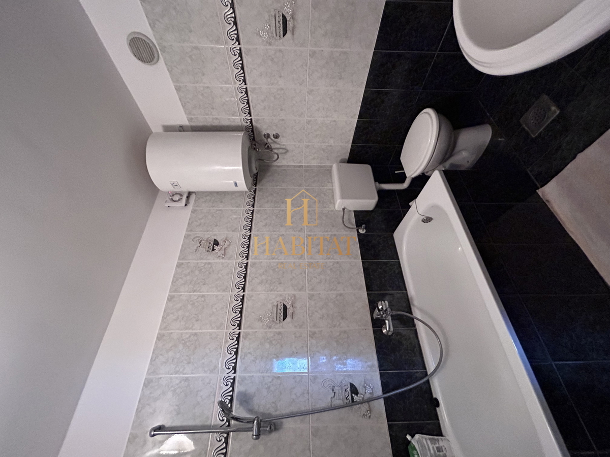 Istria, Kršin vicino a Cittanova, due appartamenti 130m2, cortile 140m2, parcheggio