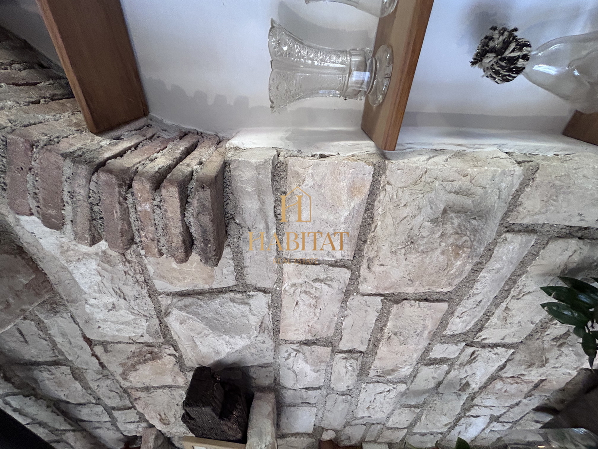 Istria, Kršin vicino a Cittanova, due appartamenti 130m2, cortile 140m2, parcheggio
