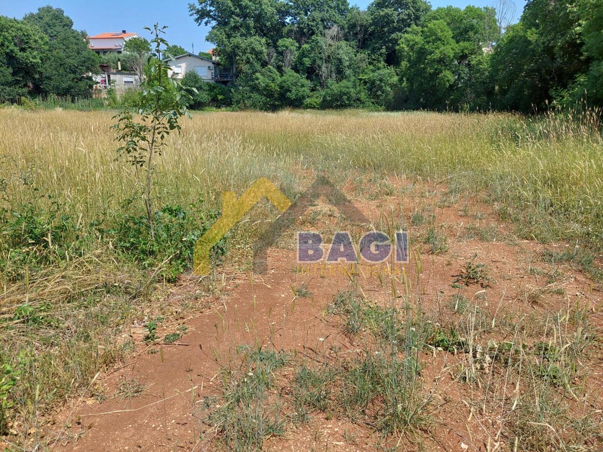 Terreno edificabile 812m2 + terreno agricolo 1368m2 - Loborika