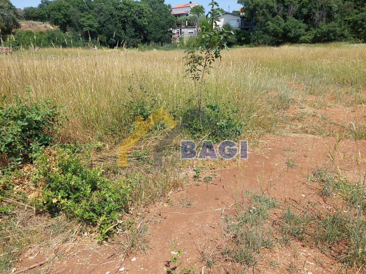 Terreno edificabile 812m2 + terreno agricolo 1368m2 - Loborika