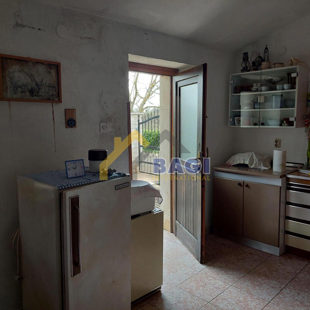 Casa in pietra, taverna e strutture accessorie - dintorni di Gimino