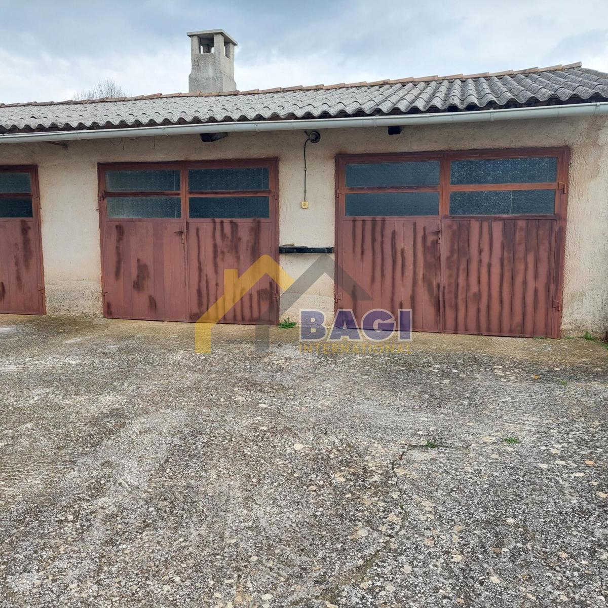 Casa in pietra, taverna e strutture accessorie - dintorni di Gimino