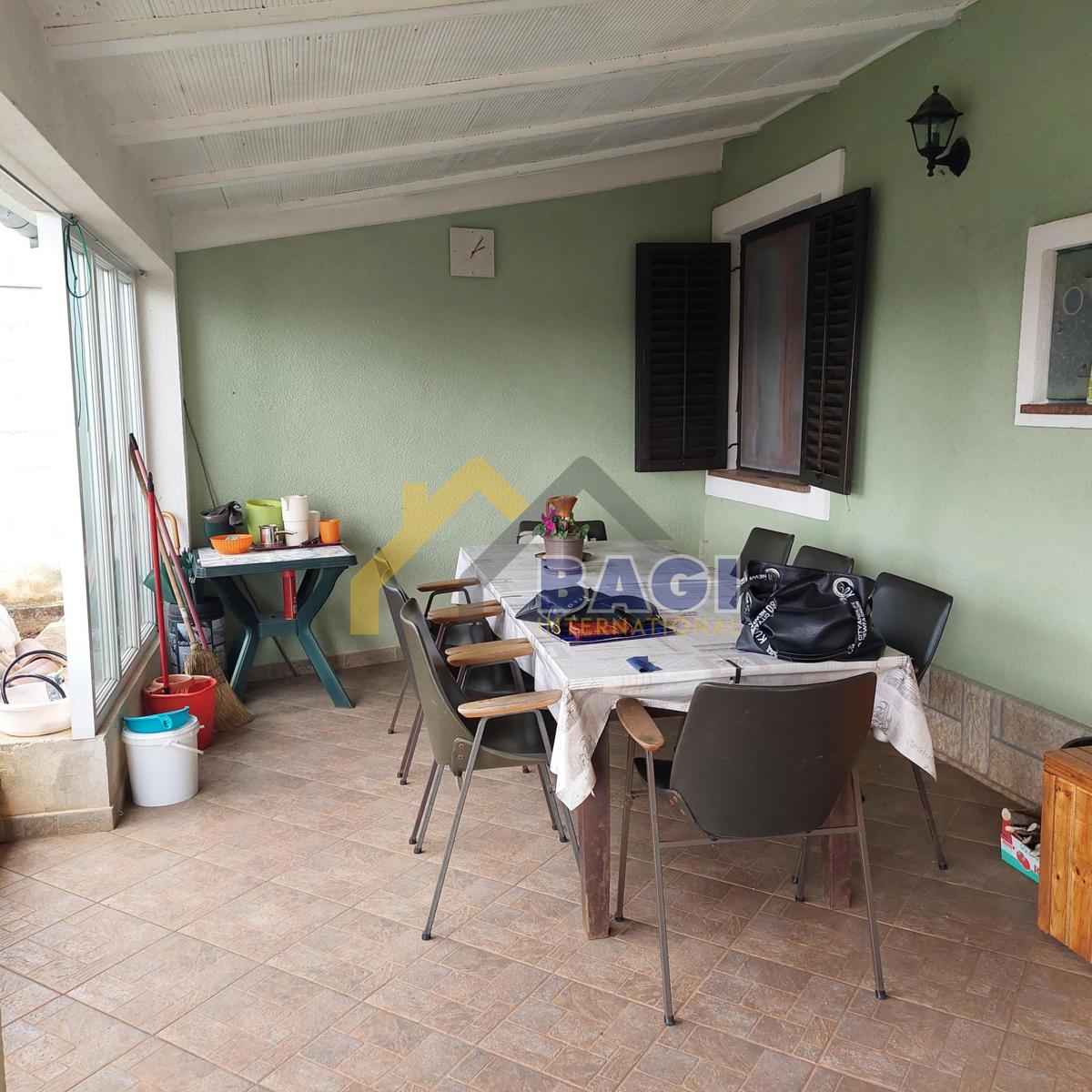 Casa in pietra, taverna e strutture accessorie - dintorni di Gimino