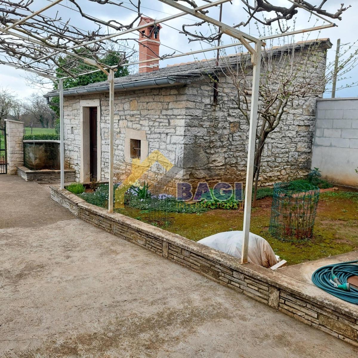 Casa in pietra, taverna e strutture accessorie - dintorni di Gimino