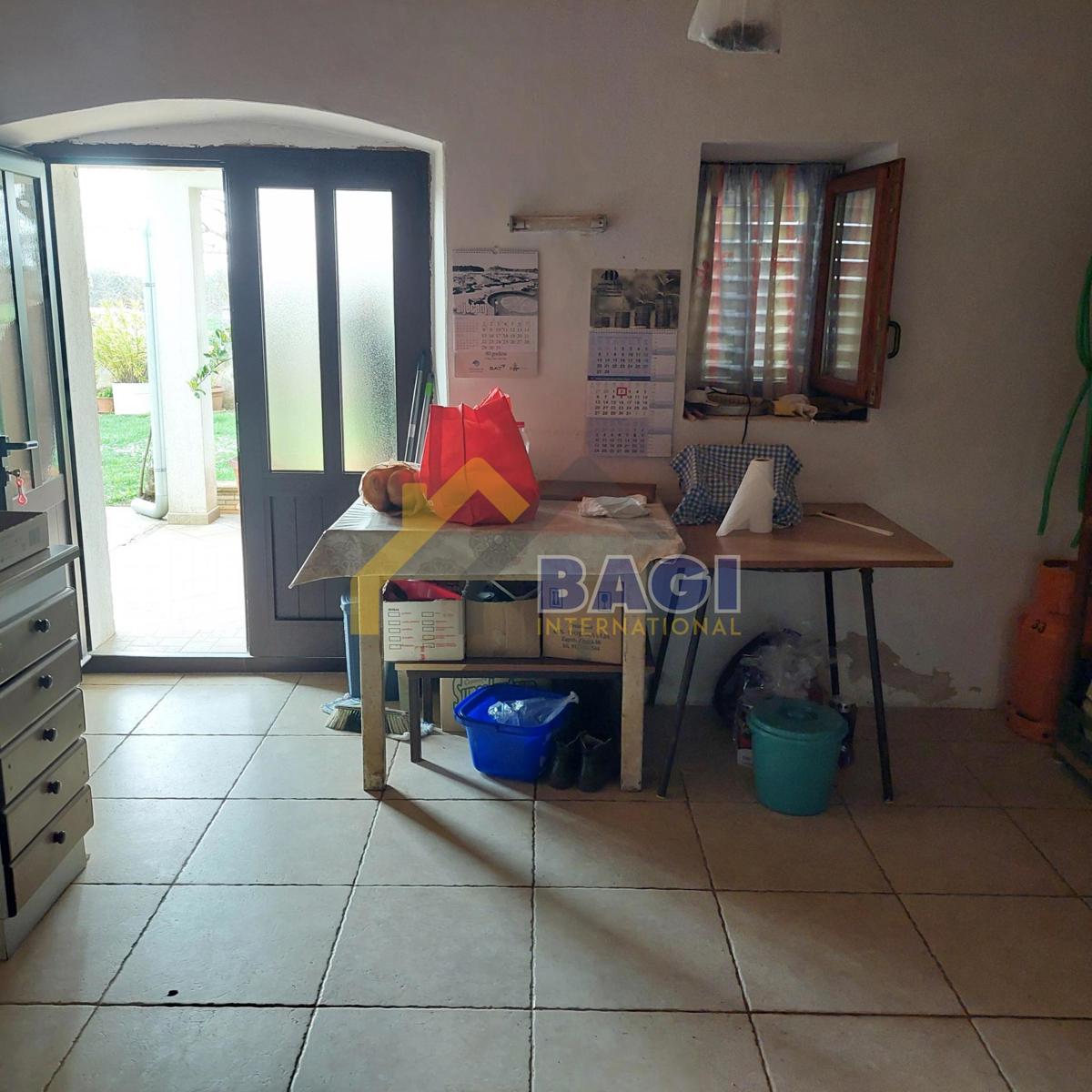 Casa in pietra, taverna e strutture accessorie - dintorni di Gimino