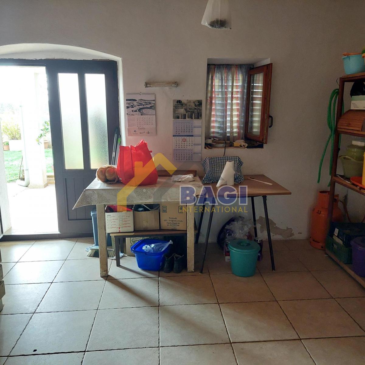 Casa in pietra, taverna e strutture accessorie - dintorni di Gimino