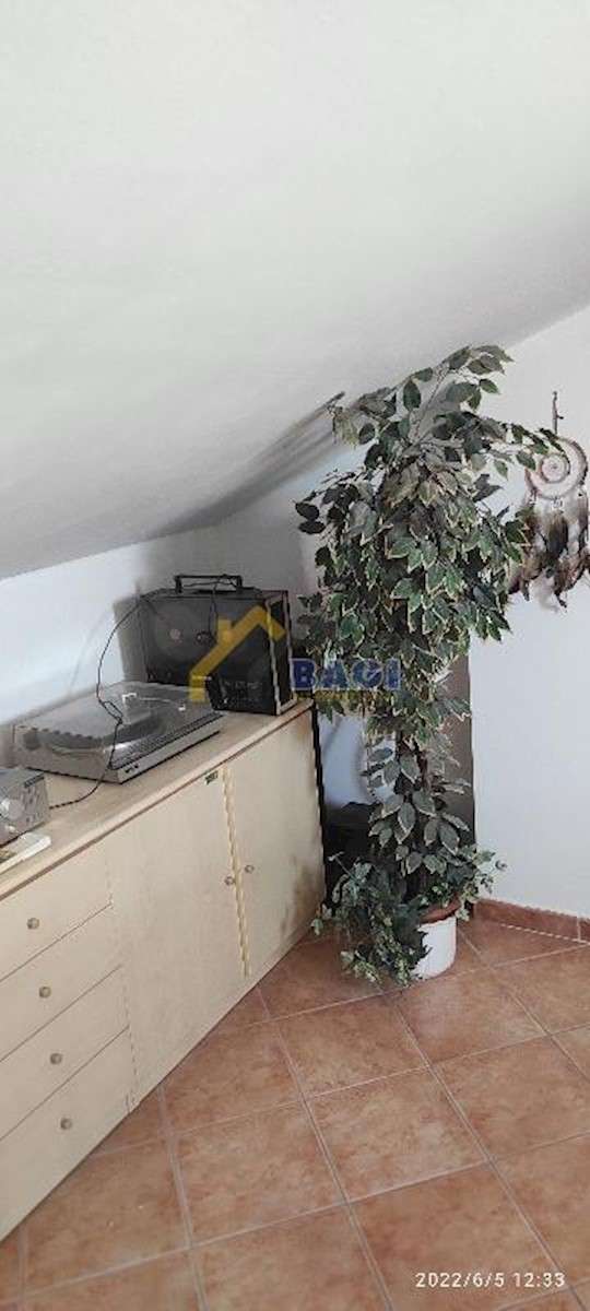 ROVIGNO-Appartamento su due piani 76m2+Garage con 2 posti auto