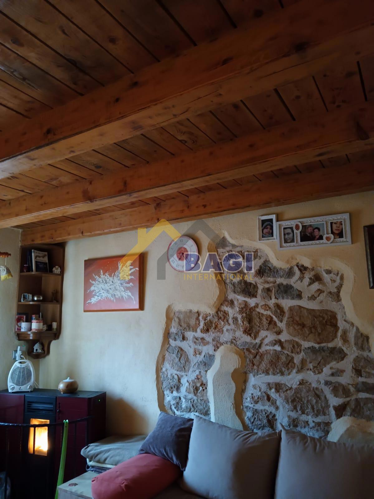 Parenzo-dintorni-Appartamento-casa a schiera rustica in pietra 106m2