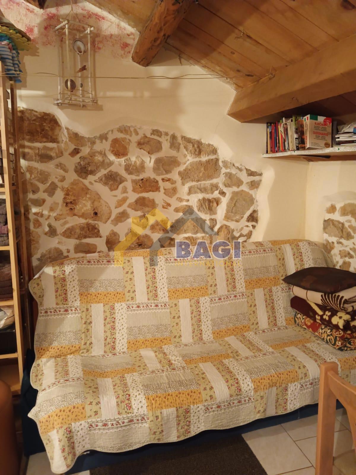 Parenzo-dintorni-Appartamento-casa a schiera rustica in pietra 106m2