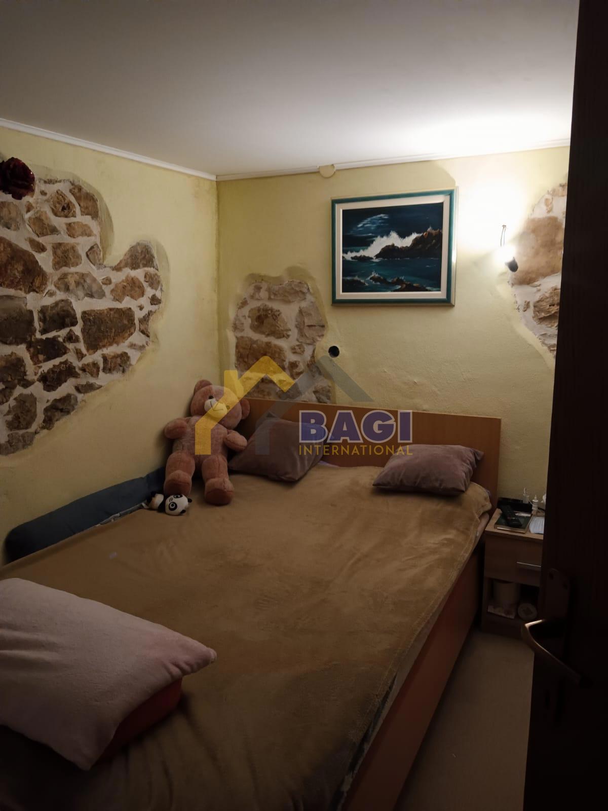 Parenzo-dintorni-Appartamento-casa a schiera rustica in pietra 106m2