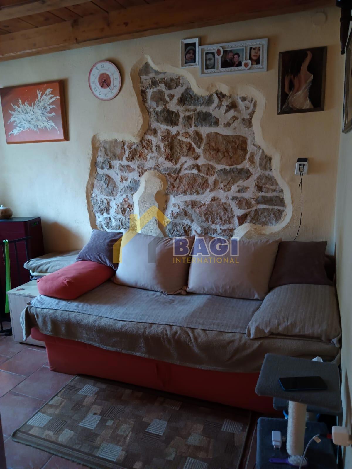 Parenzo-dintorni-Appartamento-casa a schiera rustica in pietra 106m2