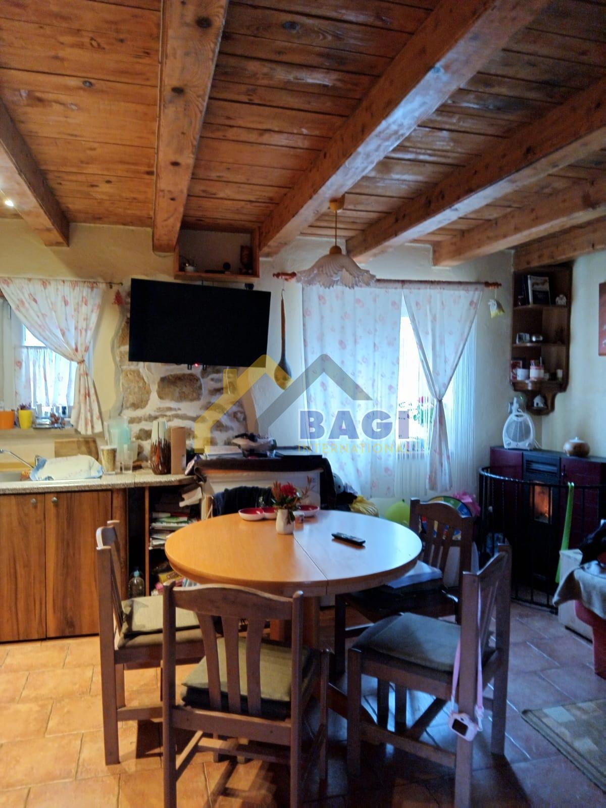 Parenzo-dintorni-Appartamento-casa a schiera rustica in pietra 106m2