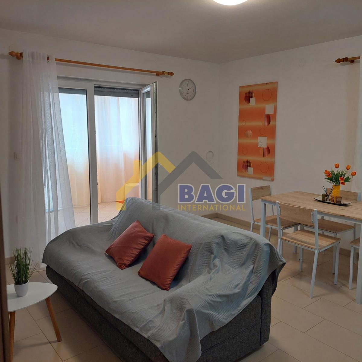 Pola - Appartamento piano terra 61m2 - giardino - parcheggio privato