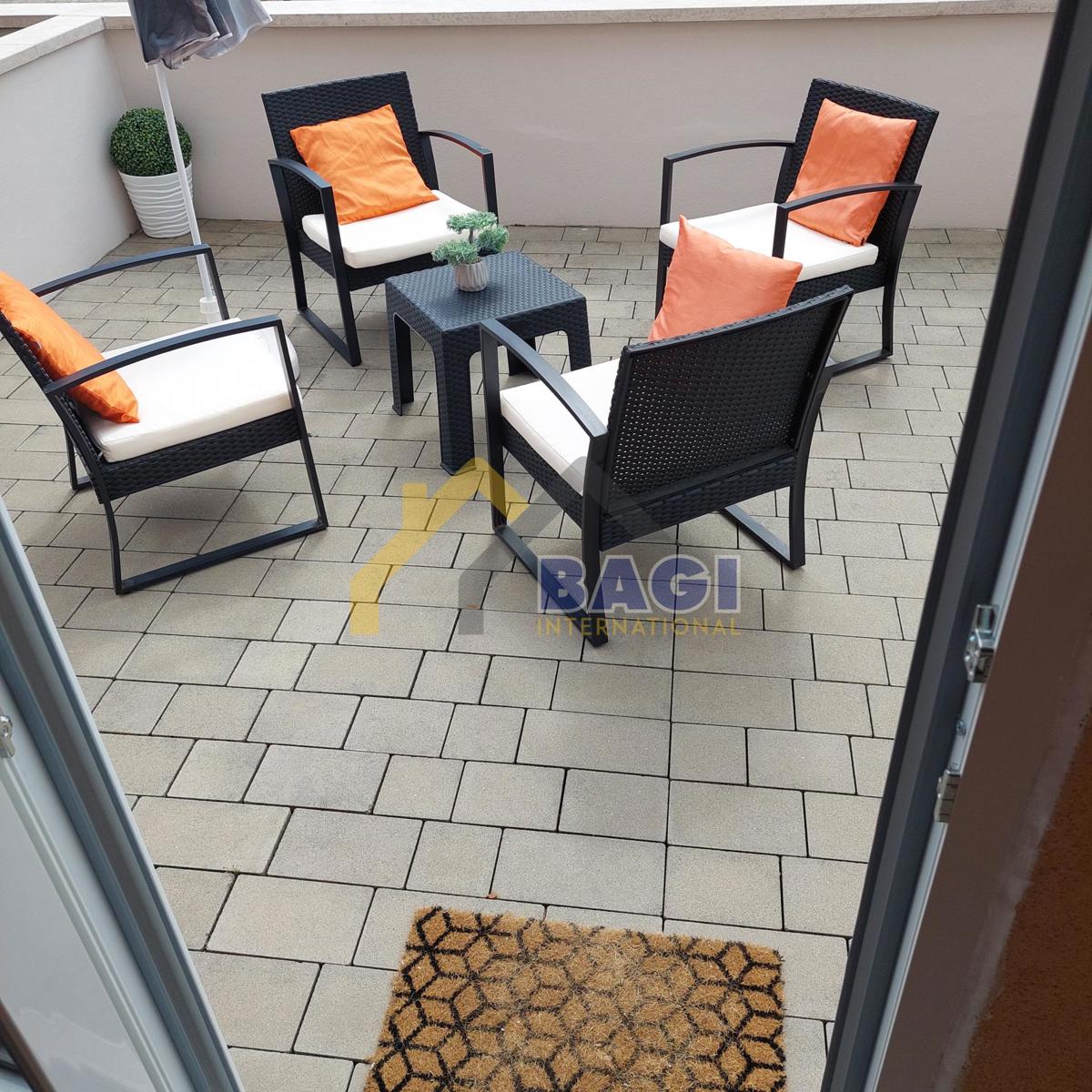 Pola - Appartamento piano terra 61m2 - giardino - parcheggio privato