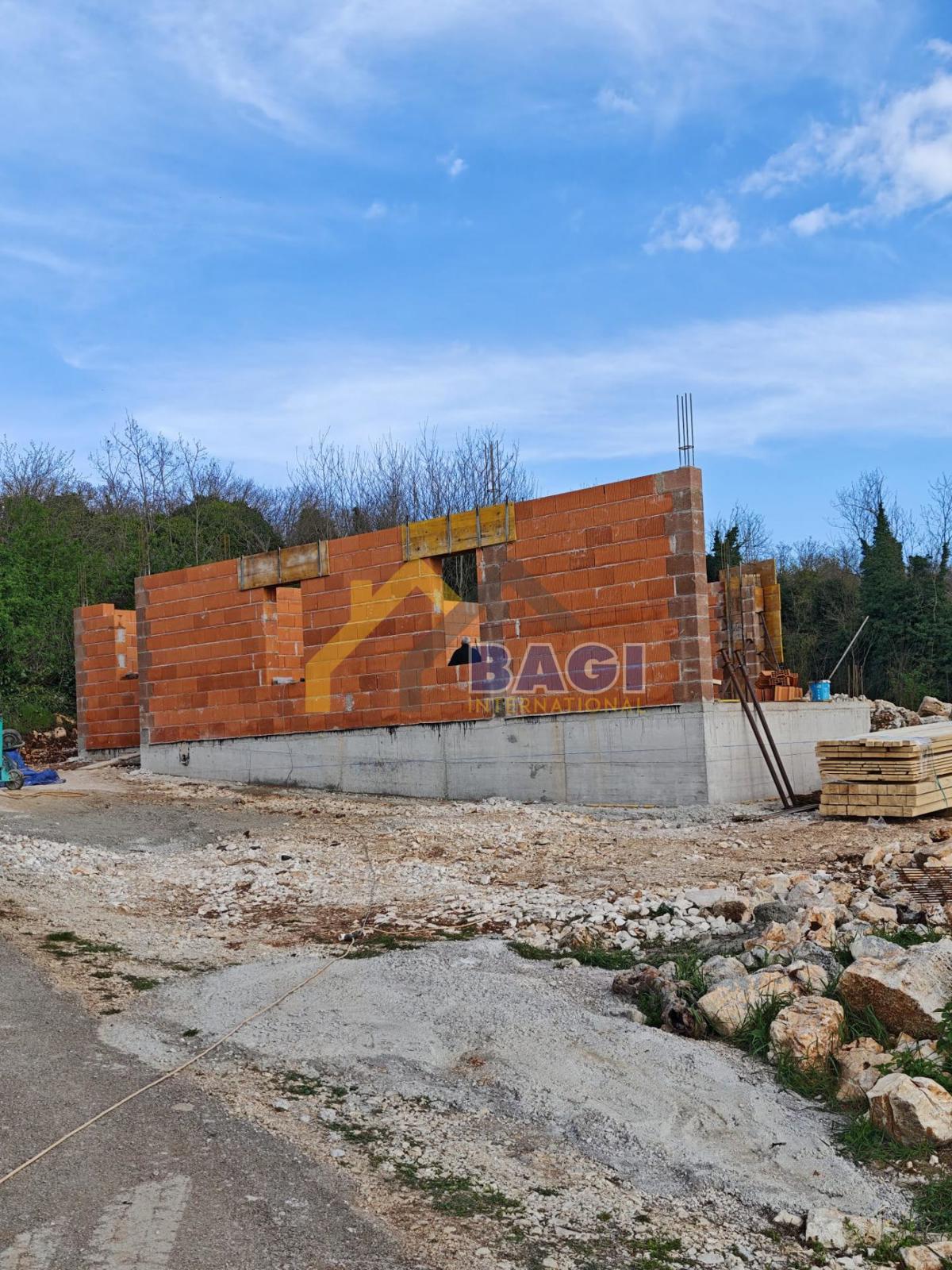 ISTRIA - TINJAN Casa con piscina e ampio giardino