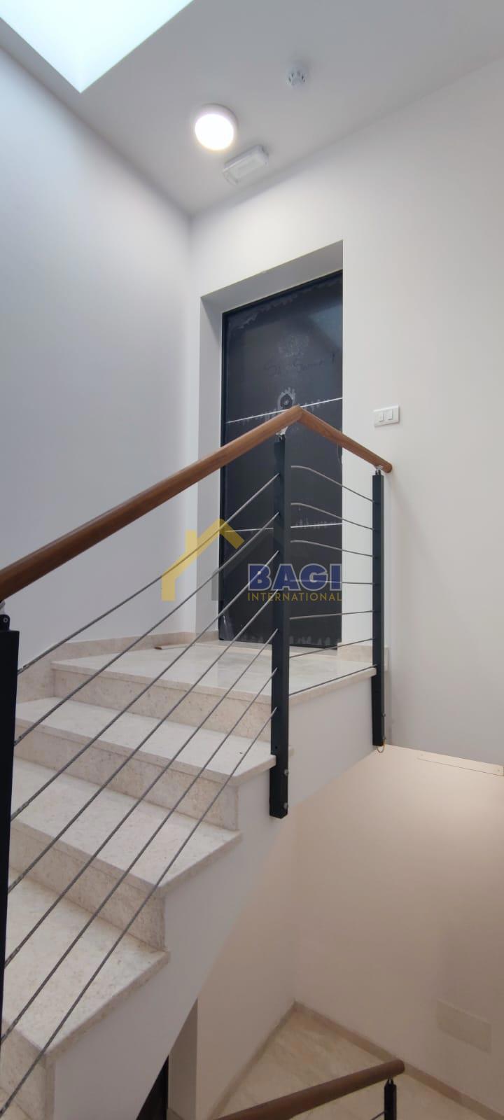 Pula-Attico 120m2-Nuova costruzione-2 posti auto-arredato