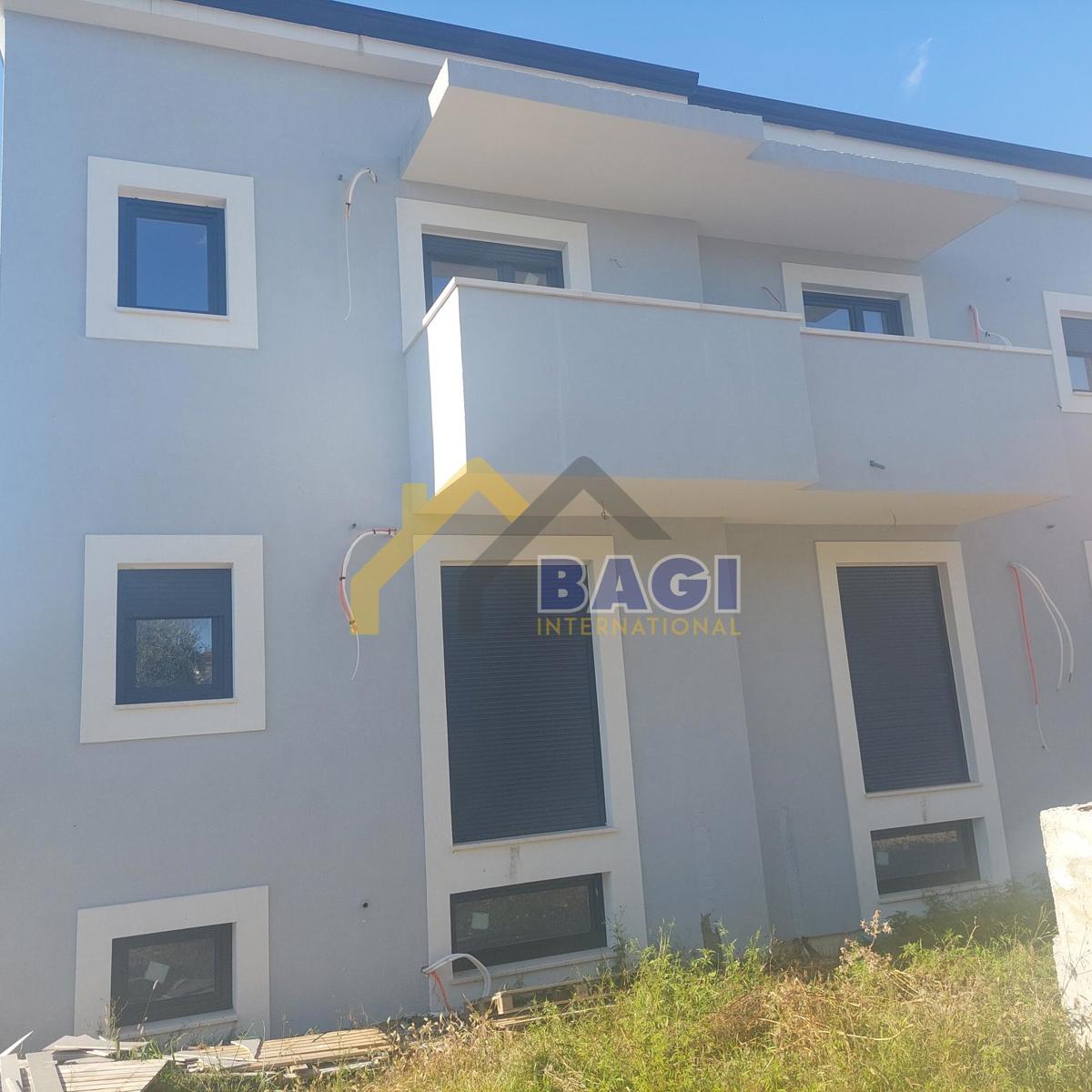 CASA DUPLEX-VISTA MARE-PISCINA-GARAGE-GIARDINO