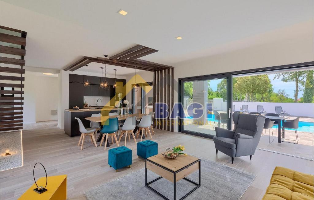 Splendida villa con piscina sulla collina – Barban