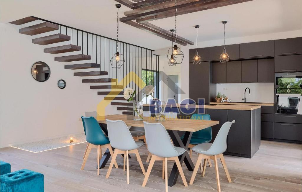 Splendida villa con piscina sulla collina – Barban