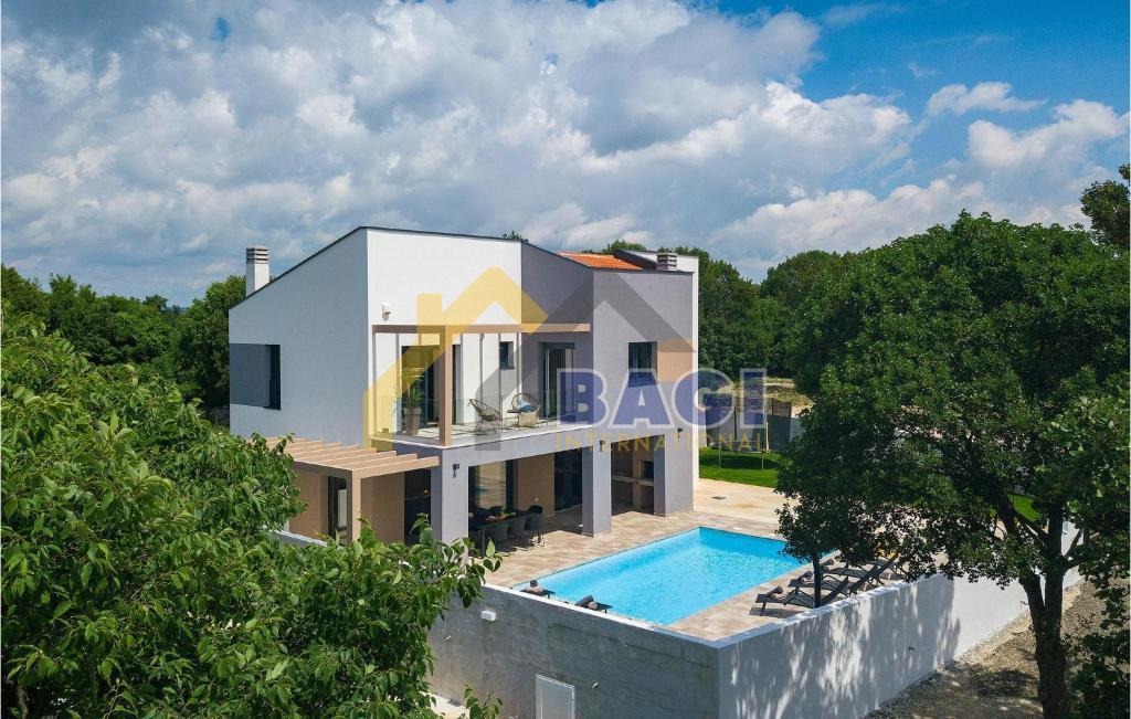 Splendida villa con piscina sulla collina – Barban