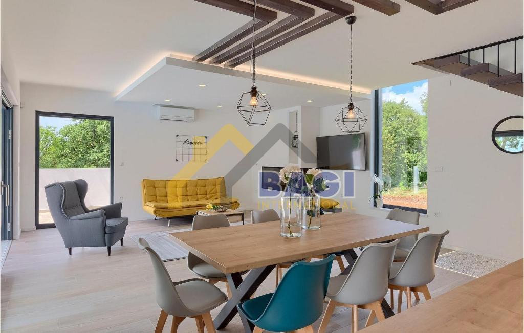 Splendida villa con piscina sulla collina – Barban