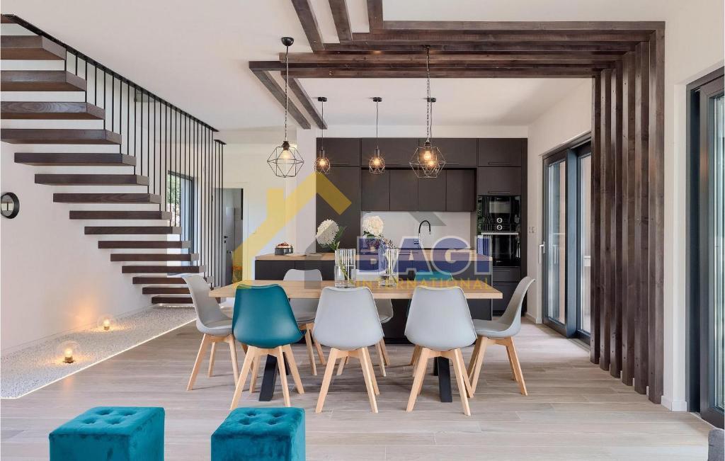 Splendida villa con piscina sulla collina – Barban