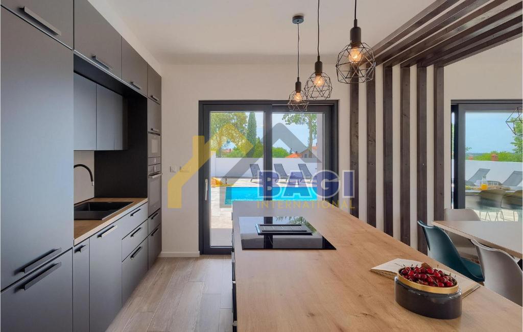 Splendida villa con piscina sulla collina – Barban