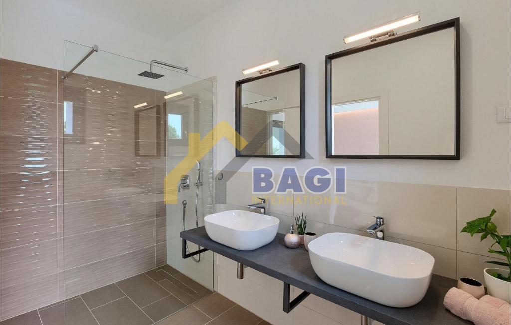 Splendida villa con piscina sulla collina – Barban