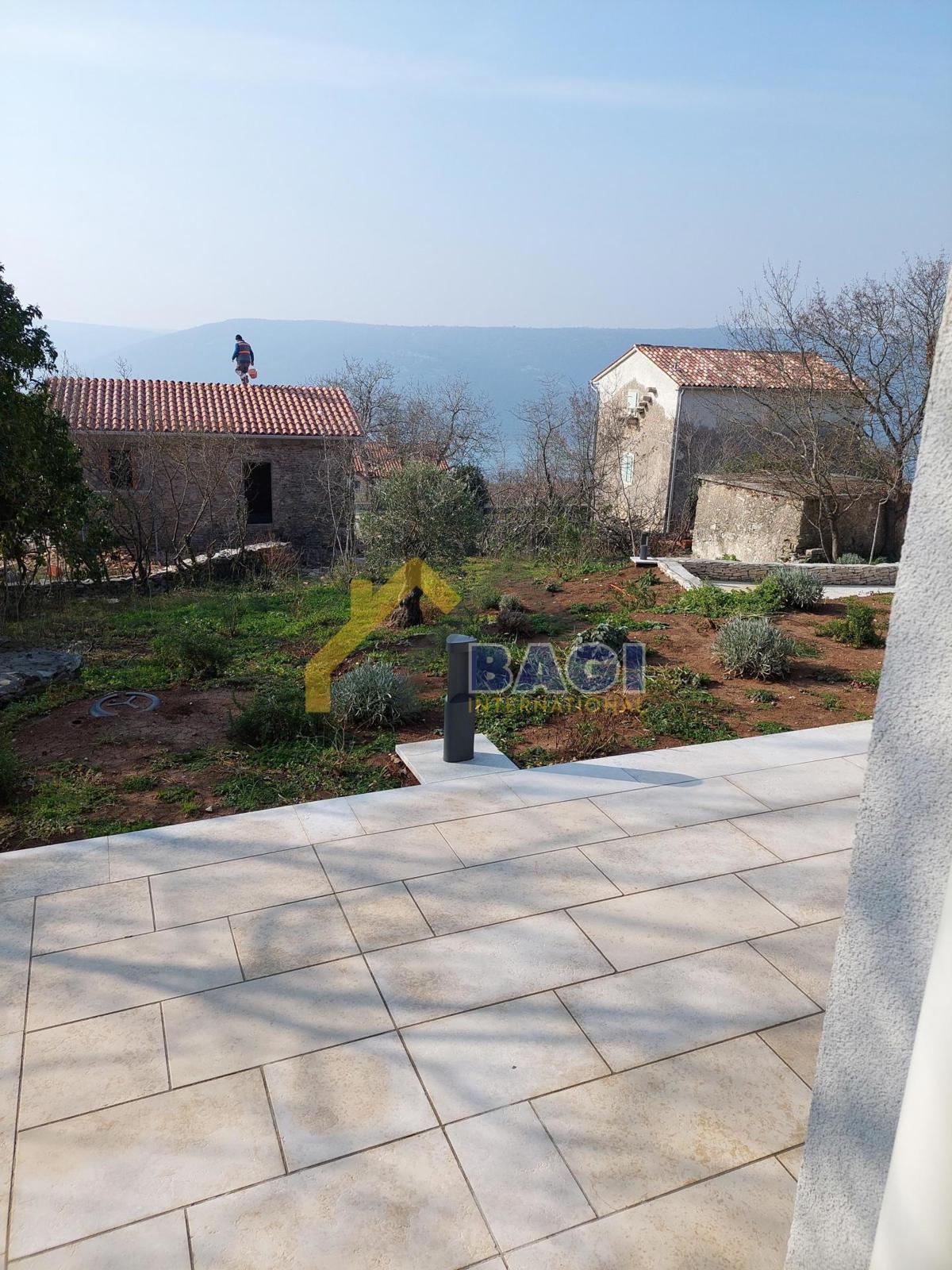 Casa con vista a 450 m dal mare Trget-Istria