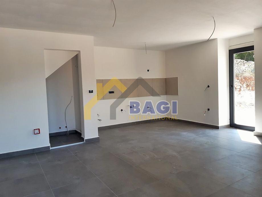 Casa con vista a 450 m dal mare Trget-Istria