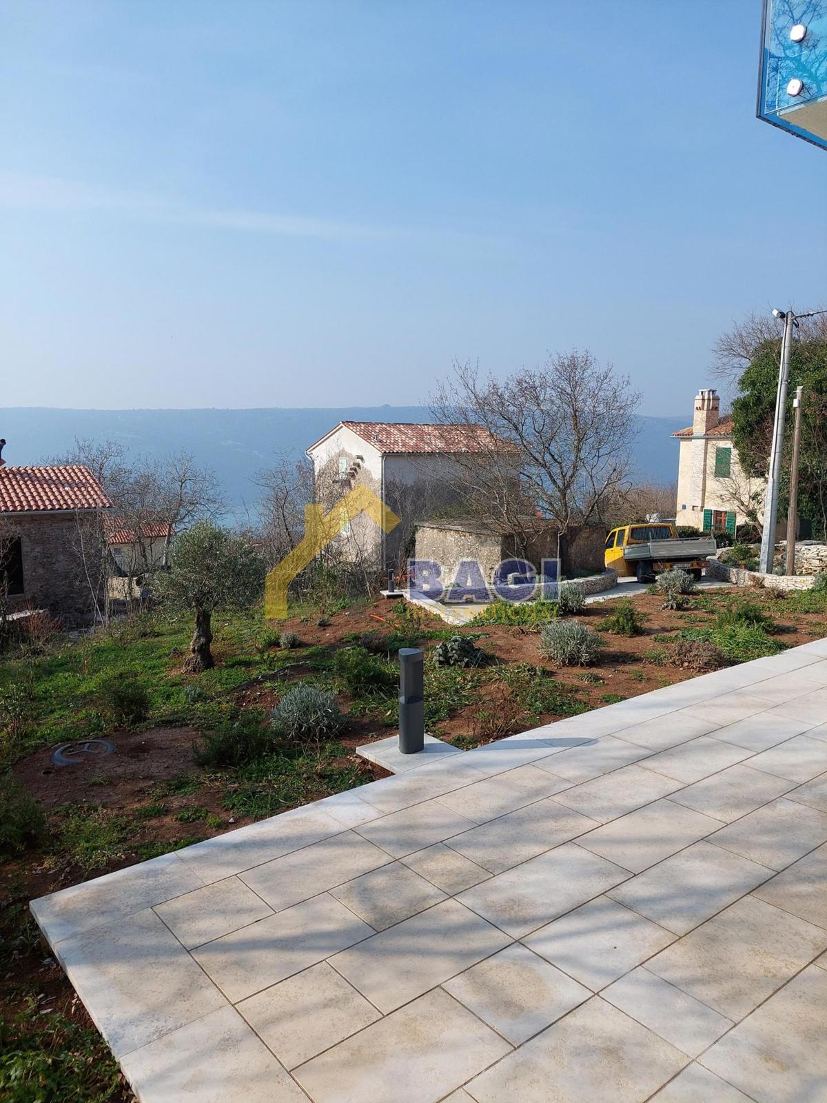 Casa con vista a 450 m dal mare Trget-Istria