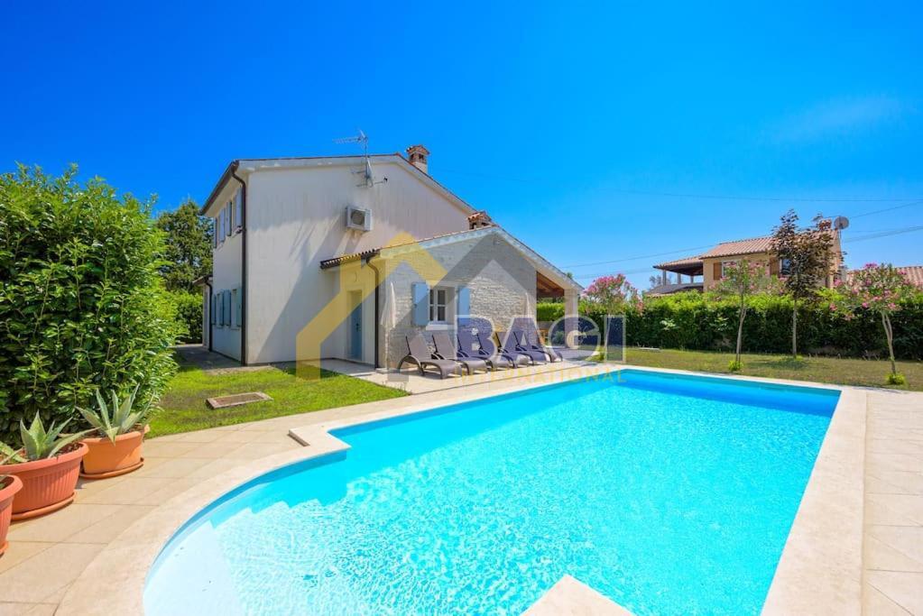 ISTRIA - MARČANA Villa con piscina e giardino