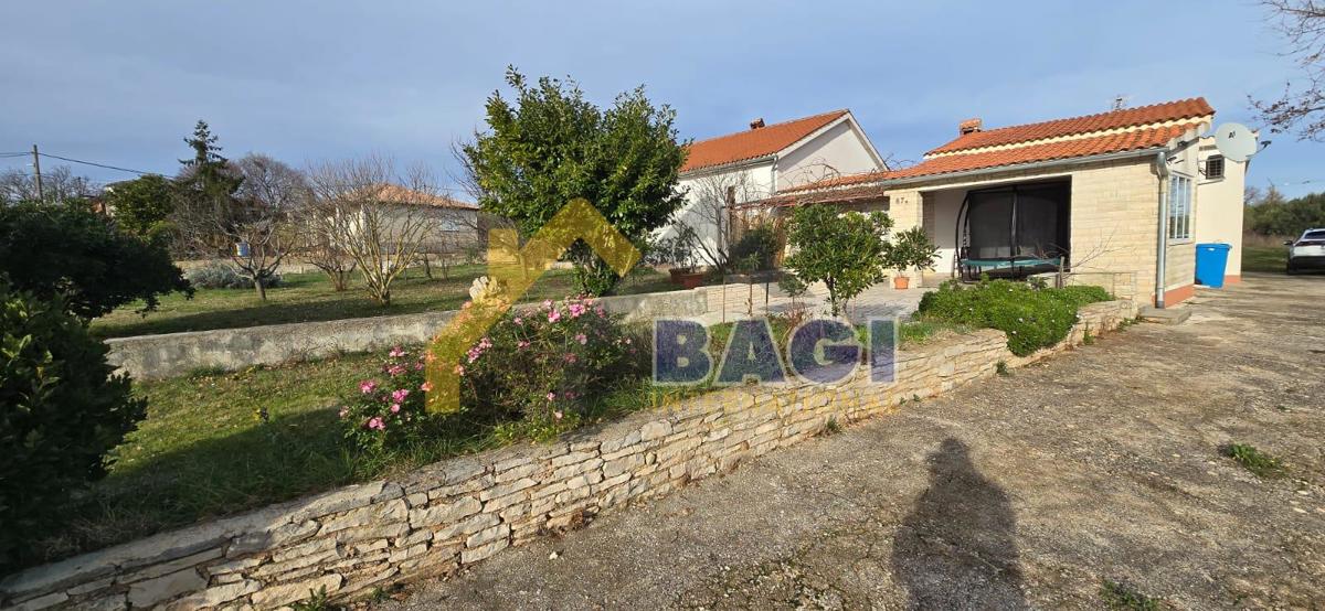 Casa con due appartamenti, vista mare, su 2420m2 di terreno