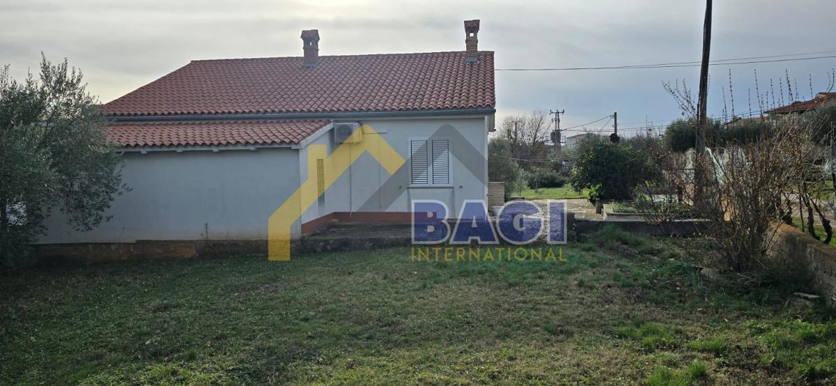 Casa con due appartamenti, vista mare, su 2420m2 di terreno
