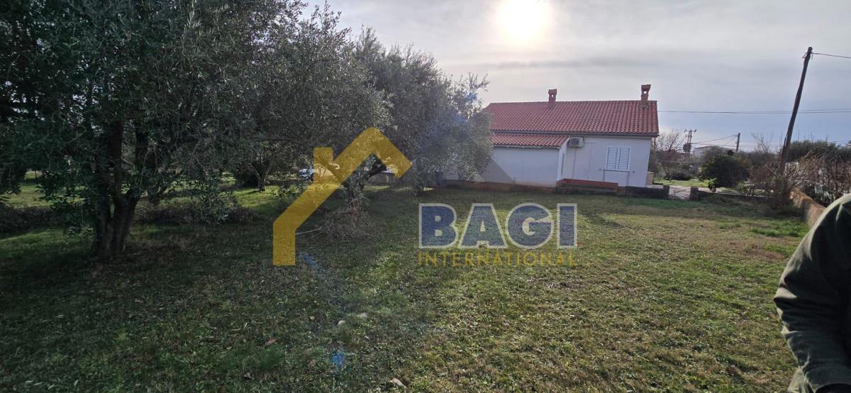 Casa con due appartamenti, vista mare, su 2420m2 di terreno