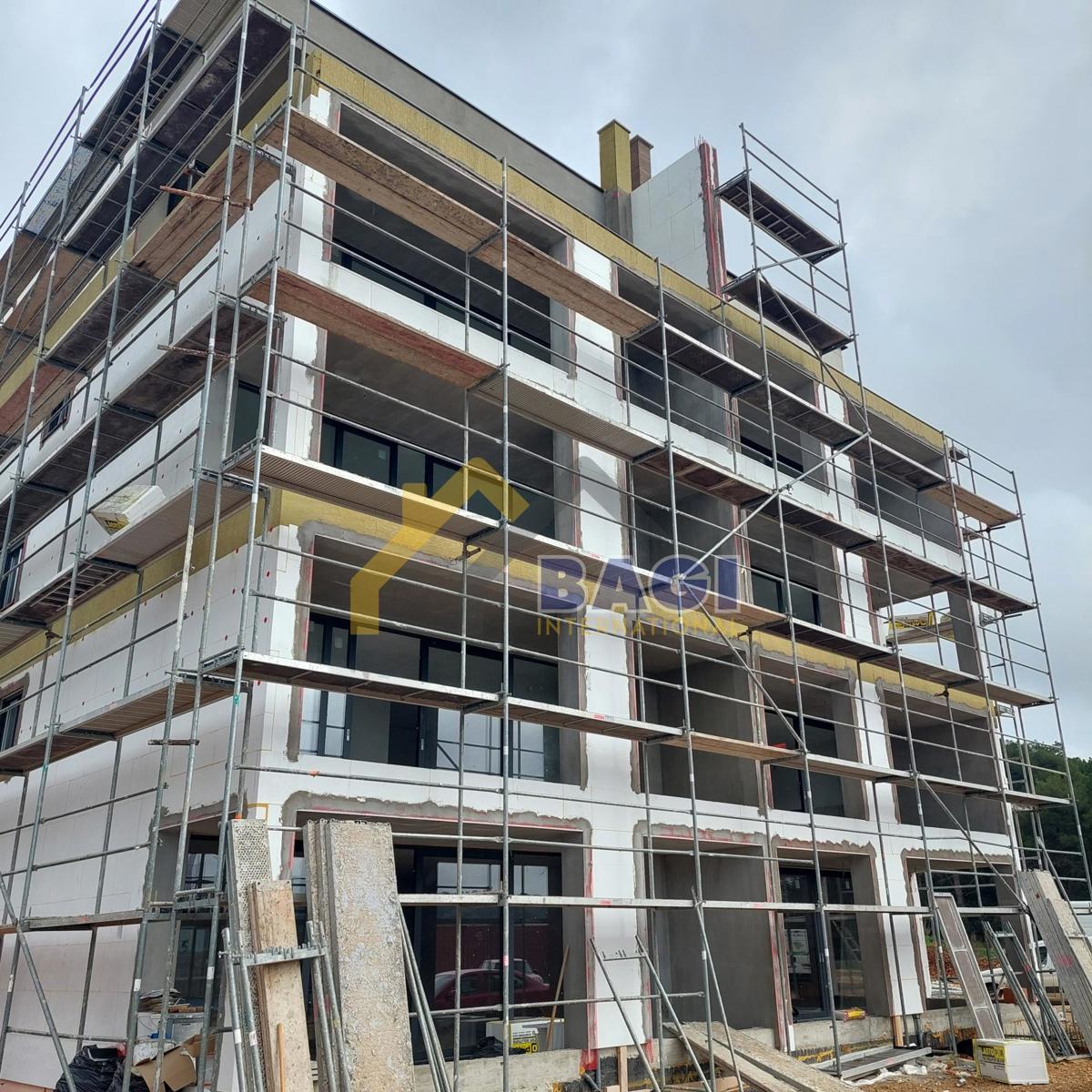 Pula Veli vrh-appartamento 89,30m2-ascensore-garage-vicino al mare