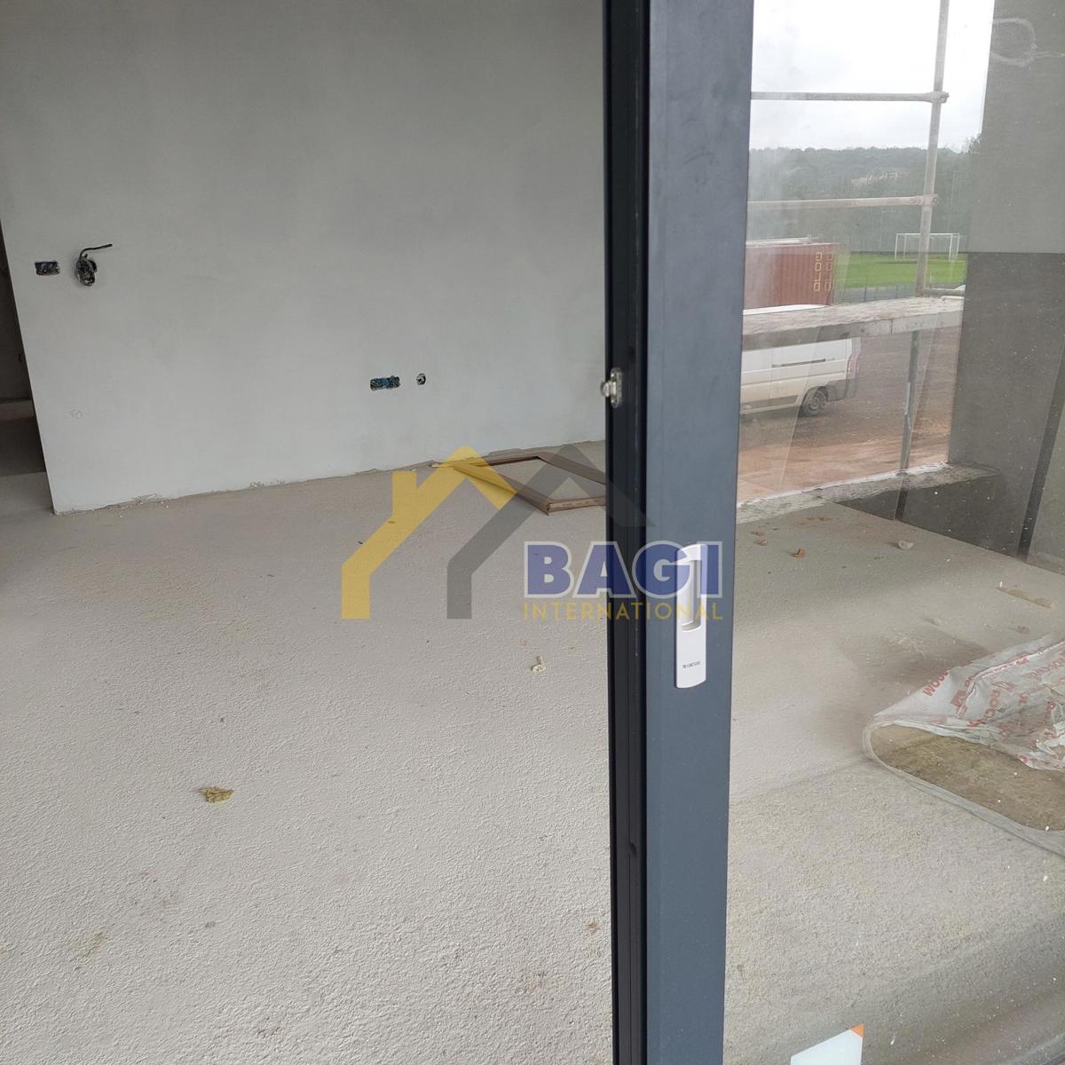 Pula Veli vrh-appartamento 89,30m2-ascensore-garage-vicino al mare