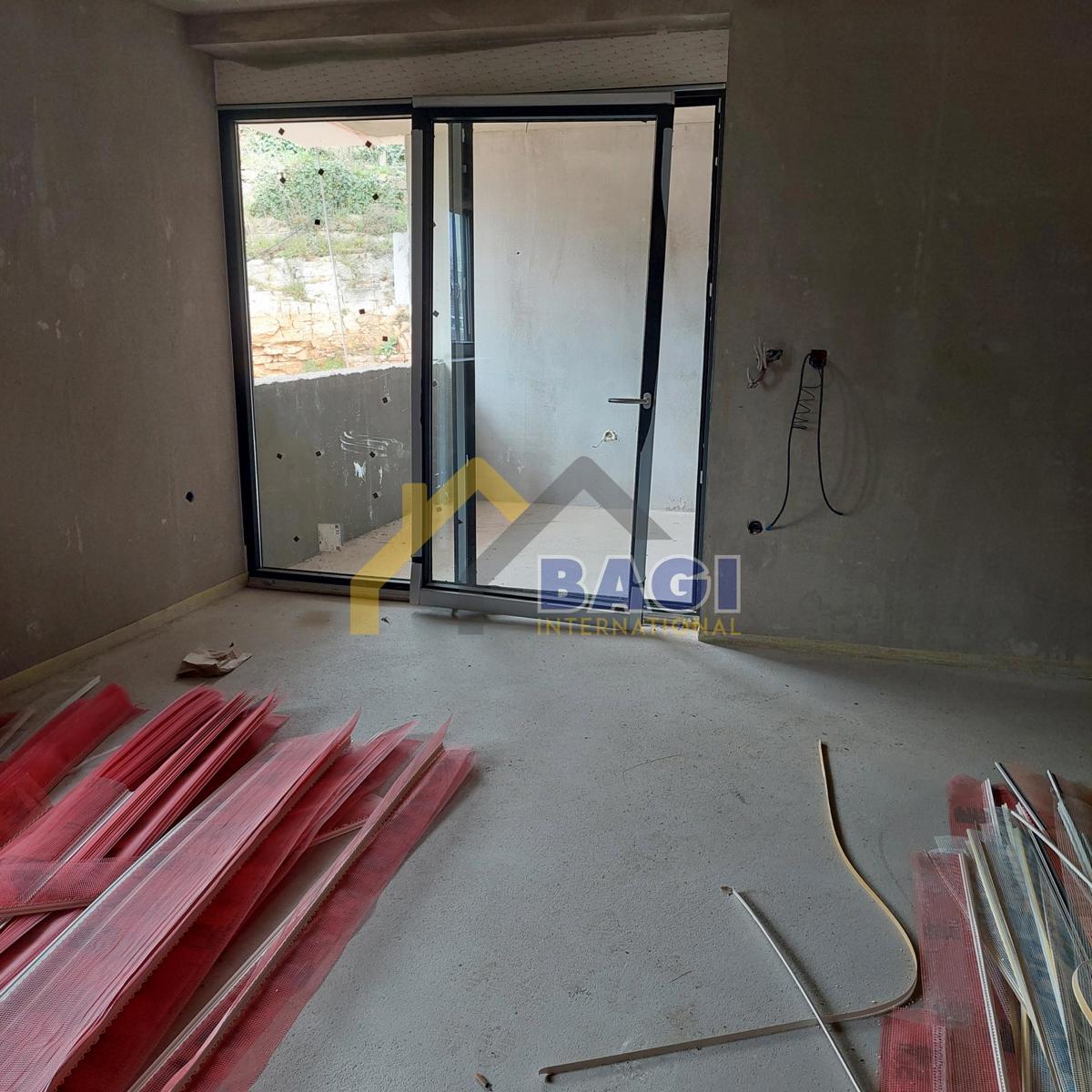 Pula Veli vrh-appartamento 89,30m2-ascensore-garage-vicino al mare