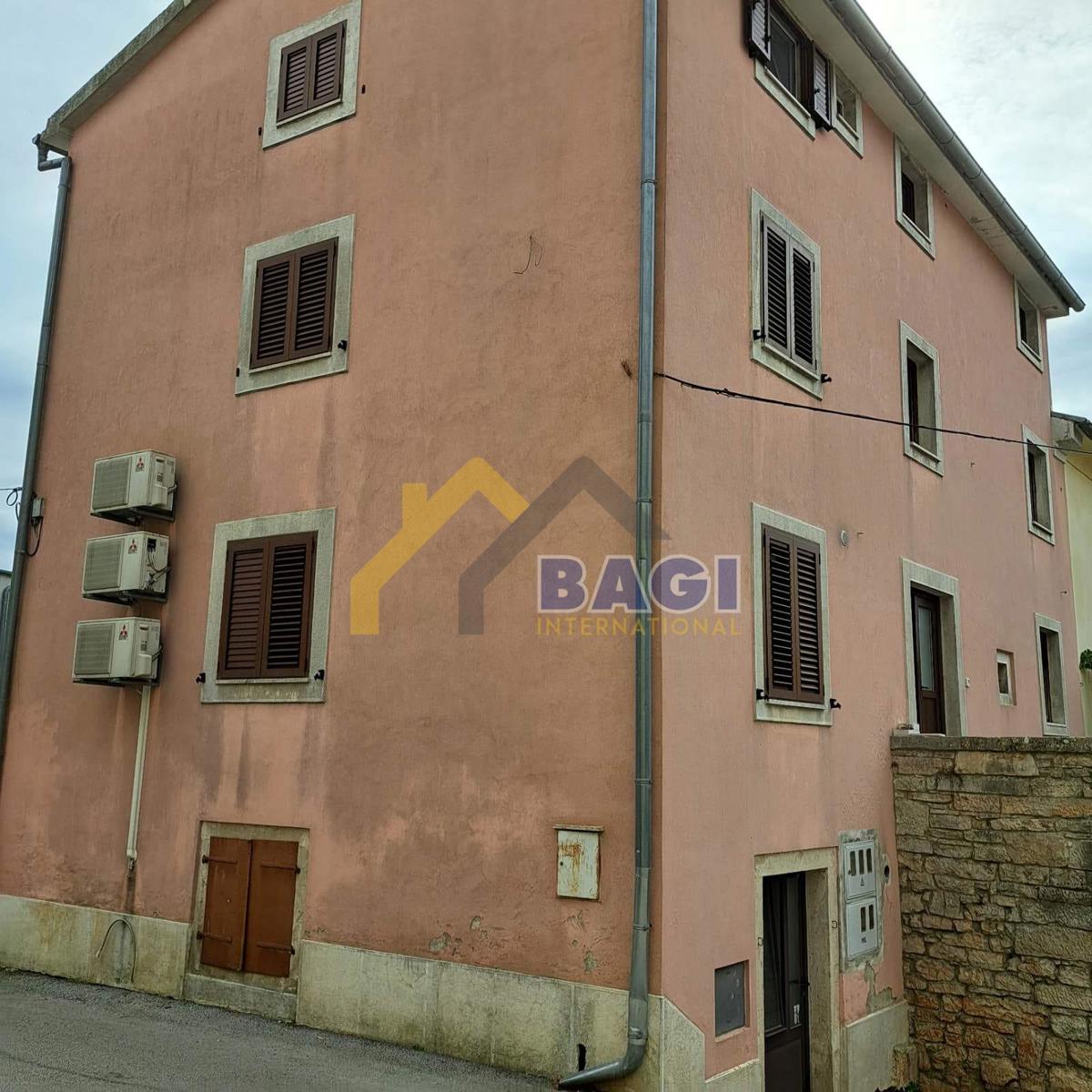 IN VENDITA A ŽMINJ CASA CON 3 APPARTAMENTI